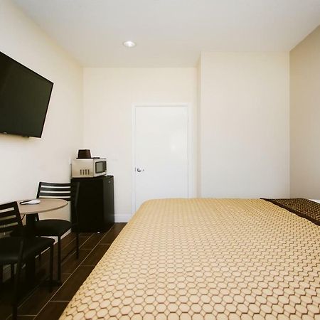Scottish Inn & Suites Baytown Εξωτερικό φωτογραφία