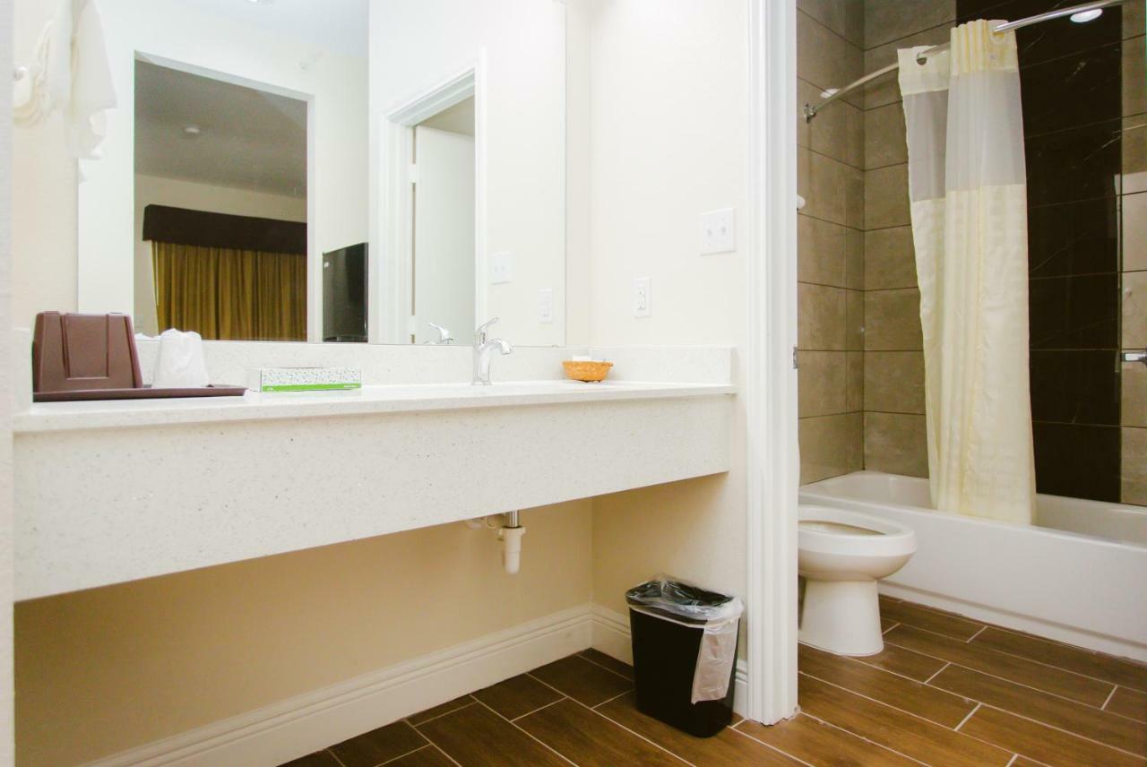 Scottish Inn & Suites Baytown Εξωτερικό φωτογραφία