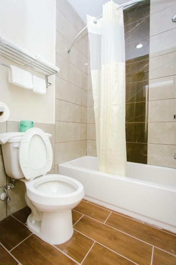 Scottish Inn & Suites Baytown Εξωτερικό φωτογραφία