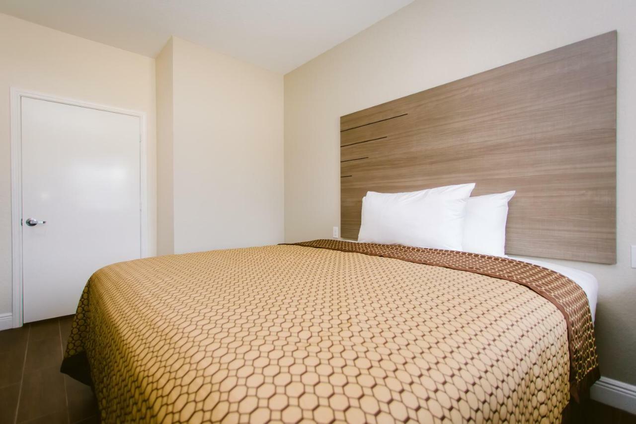 Scottish Inn & Suites Baytown Εξωτερικό φωτογραφία