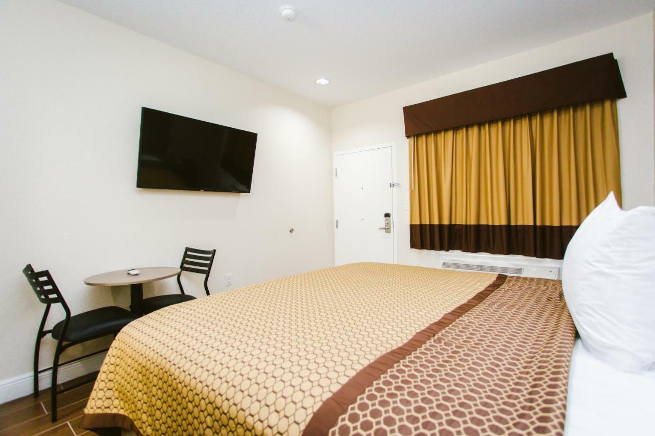 Scottish Inn & Suites Baytown Εξωτερικό φωτογραφία