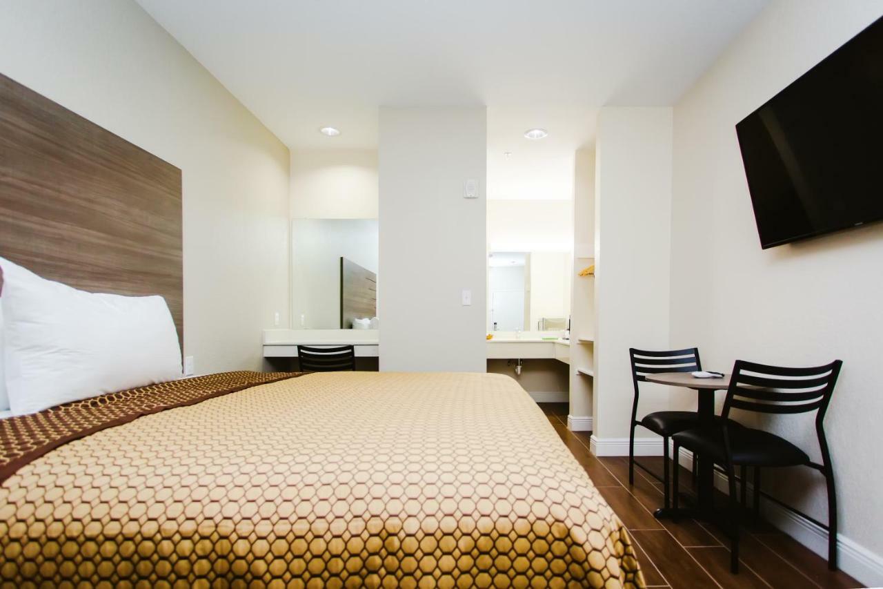 Scottish Inn & Suites Baytown Εξωτερικό φωτογραφία